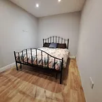 Cosy And Spacious Room In Home With King Size Bed
