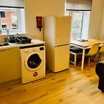 Chic Newly Built Apartment - Nottingham