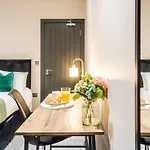 2Br Central Nottingham Flat Wi-Fi Parking Sleeps
