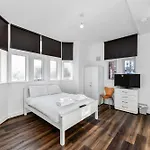 Church Street Flat 2 - Minimalist Studio In New Basford