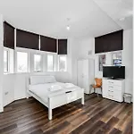 Church Street Flat 2 - Minimalist Studio In New Basford