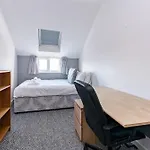 Spacious 6 Bedroom House - Ideal For Contractors