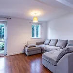 Spacious 6 Bedroom House - Ideal For Contractors