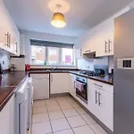 Spacious 6 Bedroom House - Ideal For Contractors