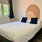 M4M Rooms- Ng7 6Pd Room 1