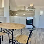 M4M Rooms- Ng7 6Pd Room 1