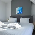 5-Br Home Featuring Art And Photography Collection