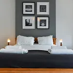 5-Br Home Featuring Art And Photography Collection