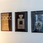 Luxe Stays - Seeps 8 - Free Parking - Modern Home