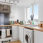 Stylish 1 Bed Apartment In Nottingham