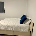 M4M Rooms- Ng8 5Np Room 1