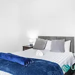 Restful 4-Bed Villa - Near City Centre, Hyson Green Market, Forest Rec, Arboretum & Tram Links