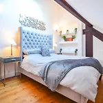 Luxury 2 Bed, 2 Bath City Centre Apartment