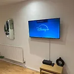 Comfortable 2 Bedroom House Perfect For Business And Leisure Free Wifi Free Parking Spot