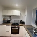 Comfortable 2 Bedroom House Perfect For Business And Leisure Free Wifi Free Parking Spot