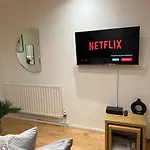 Comfortable 2 Bedroom House Perfect For Business And Leisure Free Wifi Free Parking Spot