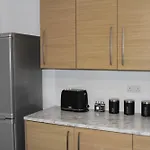 Modern 3-Bed Home With Garden