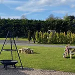 King Richard\'S Luxury Lodge - Sleeps Up To 8 ,Dog Friendly ,Near Sherwood Forest At Fairview Farm In Nottingham Set In 88 Acres And Great For Groups,Family Gatherings,Corporate Events