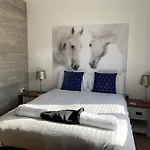 King Richard\'S Luxury Lodge - Sleeps Up To 8 ,Dog Friendly ,Near Sherwood Forest At Fairview Farm In Nottingham Set In 88 Acres And Great For Groups,Family Gatherings,Corporate Events