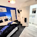 Comfortable Stay - Burford Rd