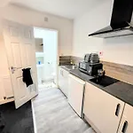 Comfortable Stay - Burford Road