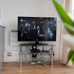 City Centre Apartment With Balcony By Motorpoint Arena And Victoria Centre Shopping Centre In Thurland Street - Outdoor Parking For Cars Or Vans At Five Pounds A Day