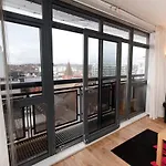 City Centre Apartment With Balcony By Motorpoint Arena And Victoria Centre Shopping Centre In Thurland Street - Outdoor Parking For Cars Or Vans At Five Pounds A Day