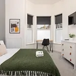 8Br All Studio Style & En-Suite - Free Parking - Top Spec