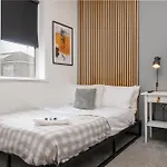 8Br All Studio Style & En-Suite - Free Parking - Top Spec