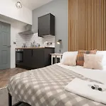 8Br All Studio Style & En-Suite - Free Parking - Top Spec
