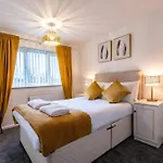 5-Bedroom House In Central Nottingham - Sleeps 9