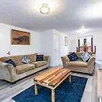 5-Bedroom House In Central Nottingham - Sleeps 9