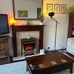 Cosy Ground Floor Apartment With Fantastic Transport Links