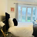 Trendy House 4-Bed - Near Nottingham City Hospital, Bulwell, Qmc, City-Centre & Transport Links - Prime Location