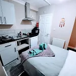 Comfortable Stay - Burns Street
