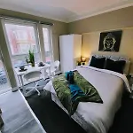 Comfortable Stay - Burns Street