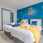 Premium Serviced Accommodation Nottingham, 4 Bedrooms, 5 Beds, 4 Bathrooms, Sleeps 7