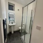 Room 8 Ng3 2Az