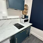 Room 9 Ng3 2Az