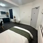 Room 9 Ng3 2Az