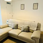 Calm Meets Comfort In 3-Bed House - Near Nottingham City Centre, Qmc, University Of Nottingham & Wollaton Park - Sleeps 5