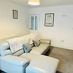 Calm Meets Comfort In 3-Bed House - Near Nottingham City Centre, Qmc, University Of Nottingham & Wollaton Park - Sleeps 5