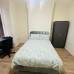 Double Room Near Railway Station & Football Ground 88