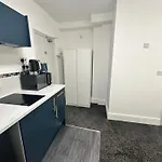 Room 5 Ng3 2Az