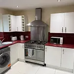 Your Peaceful Haven On Middleton Boulevard - Near Wollaton Hall, Nottingham University, City-Centre & Qmc - Sleeps 9