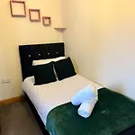 Your Peaceful Haven On Middleton Boulevard - Near Wollaton Hall, Nottingham University, City-Centre & Qmc - Sleeps 9