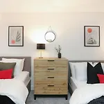 Stunning 4 Bed House In Nottingham Op Hospital