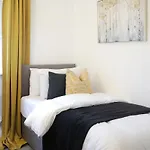 Stunning 4 Bed House In Nottingham Op Hospital
