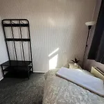 Spacious Three Bed-Room House With Free Parking
