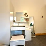 Contractor Haven- 3Bdr Crew House, Free Parking, Fast Wifi & Private Garden